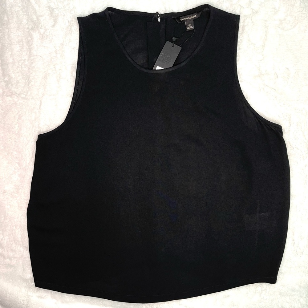 Cropped EcoVero Button-Back Tank in Black